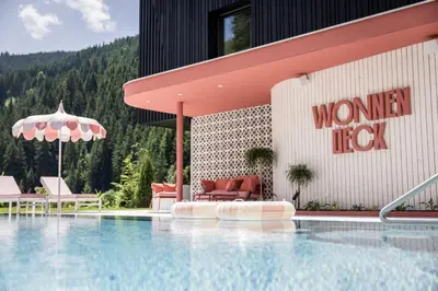 Der Swimmingpool an oder in der Nähe von Goldstück - Adults Only