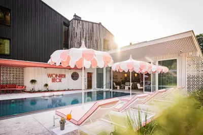 Der Swimmingpool an oder in der Nähe von Goldstück - Adults Only