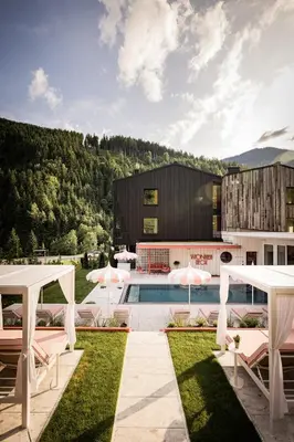 Der Swimmingpool an oder in der Nähe von Goldstück - Adults Only