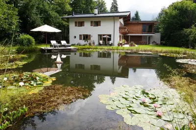 Ein Garten an der Unterkunft Winklern Lodges