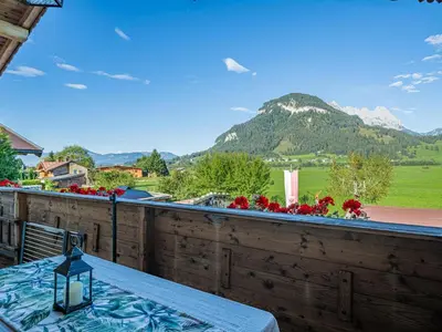 Ein allgemeiner Bergblick oder ein Berglick von der Ferienwohnung aus