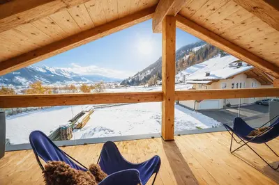 Ein allgemeiner Bergblick oder ein Berglick von des Ferienhauses aus