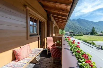 Ein allgemeiner Bergblick oder ein Berglick von der Ferienwohnung aus
