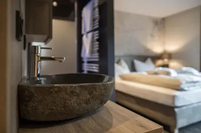 Ein Bett oder Betten in einem Zimmer der Unterkunft THOMSN Central Hotel & Appartements