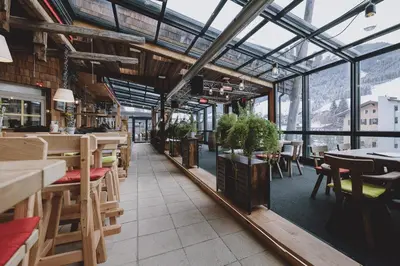 Ein Restaurant oder anderes Speiselokal in der Unterkunft THOMSN Central Hotel & Appartements