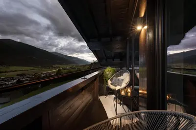 Ein allgemeiner Bergblick oder ein Berglick von der Ferienwohnung aus