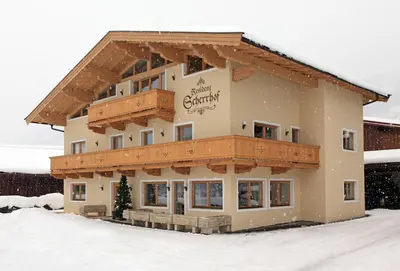 Das Gebäude in dem sich das Ferienhaus befindet