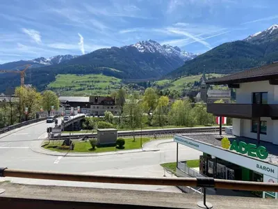 Ein allgemeiner Bergblick oder ein Berglick von der Ferienwohnung aus