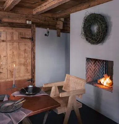 Ein Sitzbereich in der Unterkunft Green Chalet from Centuries ago