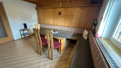 Ein Sitzbereich in der Unterkunft Haus Wurzenrainer
