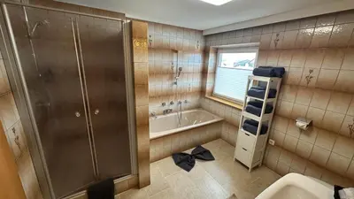 Ein Badezimmer in der Unterkunft Haus Wurzenrainer