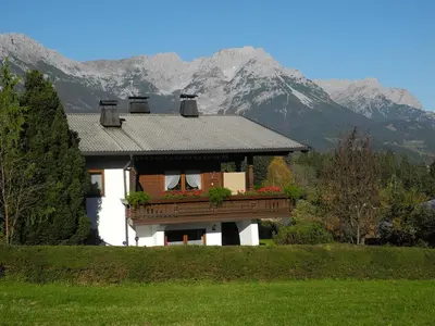 Ein allgemeiner Bergblick oder ein Berglick von der Ferienwohnung aus