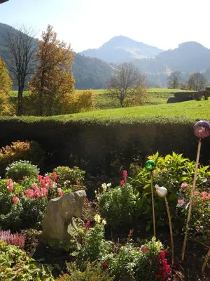 Ein allgemeiner Bergblick oder ein Berglick von der Ferienwohnung aus