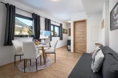 Ein Sitzbereich in der Unterkunft Mountain Chalet