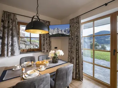 Ein allgemeiner Bergblick oder ein Berglick von der Ferienwohnung aus