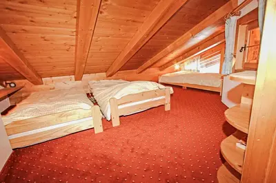 Ein Bett oder Betten in einem Zimmer der Unterkunft Ferienwohnung Königsleiten 251 - Top OG