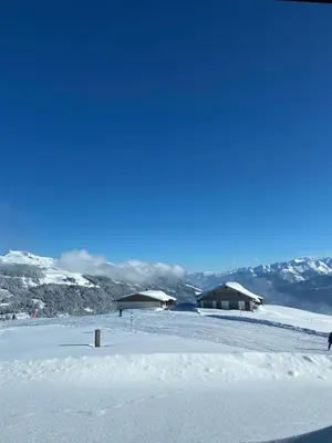 Blick Tirol direkt auf der Skipiste im Winter