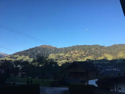 Ein allgemeiner Bergblick oder ein Berglick von der Ferienwohnung aus