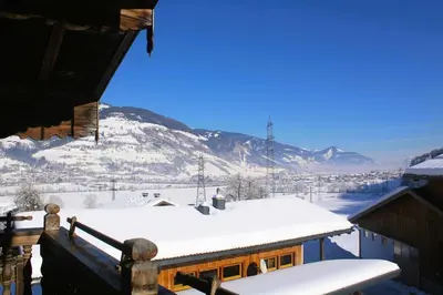 Ein allgemeiner Bergblick oder ein Berglick von der Ferienwohnung aus