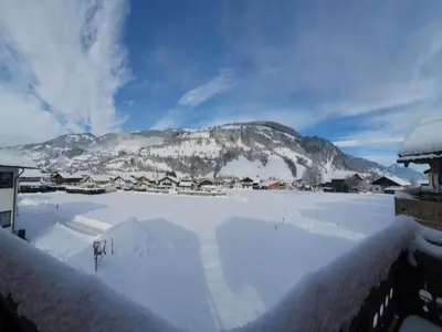 Ein allgemeiner Bergblick oder ein Berglick von der Ferienwohnung aus