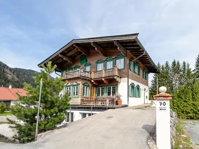 Ein allgemeiner Bergblick oder ein Berglick von des Ferienhauses aus