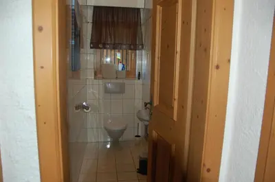 Ein Badezimmer in der Unterkunft Haus hart im Zillertal 6 personen