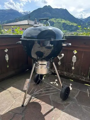 Ein allgemeiner Bergblick oder ein Berglick von des Ferienhauses aus