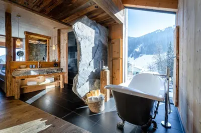 Ein allgemeiner Bergblick oder ein Berglick von des Hotels aus