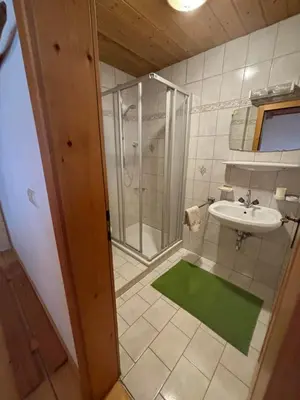 Ein Badezimmer in der Unterkunft Zillerbruggerhof