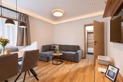 Ein Sitzbereich in der Unterkunft Appartement Auwald