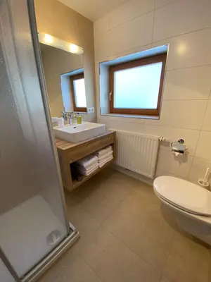 Ein Badezimmer in der Unterkunft Haus Alpenrose
