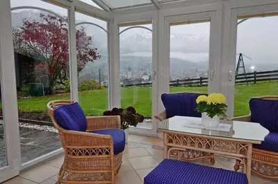 Ein allgemeiner Bergblick oder ein Berglick von der Ferienwohnung aus