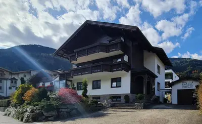 Ein allgemeiner Bergblick oder ein Berglick von der Ferienwohnung aus