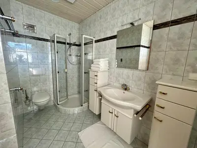 Ein Badezimmer in der Unterkunft 145m2Ferienwohnung Haas