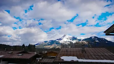 Ein allgemeiner Bergblick oder ein Berglick von der Ferienwohnung aus