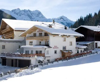Ein allgemeiner Bergblick oder ein Berglick von der Ferienwohnung aus
