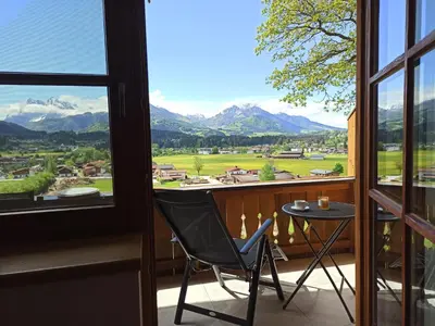 Ein allgemeiner Bergblick oder ein Berglick von der Ferienwohnung aus