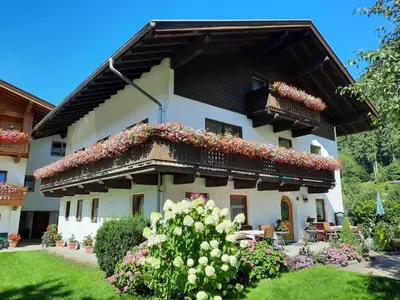 Ein Garten an der Unterkunft Haus Traudl