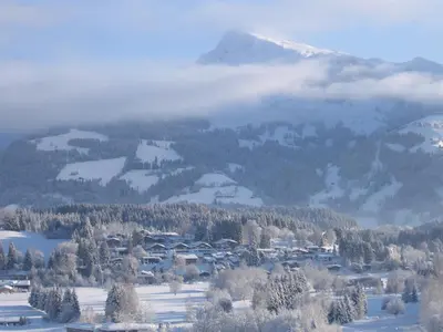 Ein allgemeiner Bergblick oder ein Berglick von der Ferienwohnung aus