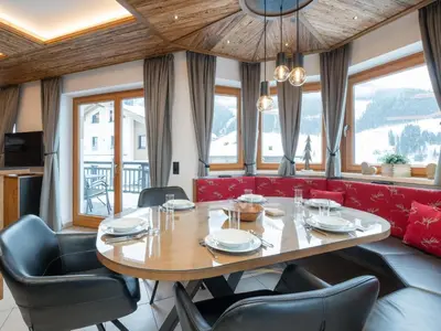 Ein Sitzbereich in der Unterkunft Arianne Ski in - Ski out