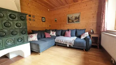 Ein Sitzbereich in der Unterkunft Chalet Apartments Ferius inklusive Jokercard im Sommer