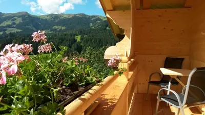 Ein allgemeiner Bergblick oder ein Berglick von der Pension aus