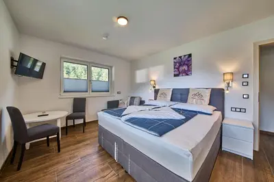 Ein Bett oder Betten in einem Zimmer der Unterkunft Haus Joan - Apartments