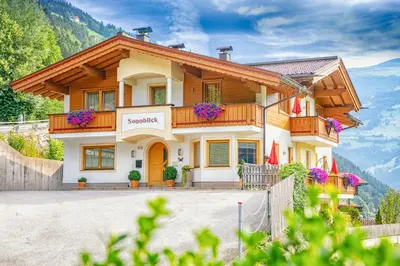 Ein allgemeiner Bergblick oder ein Berglick von der Ferienwohnung aus