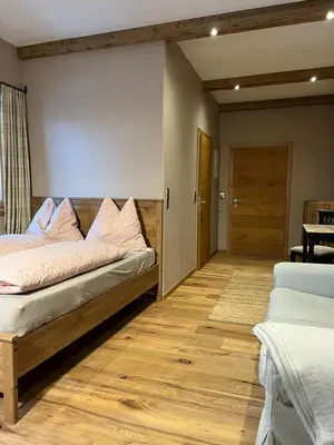 Ein Bett oder Betten in einem Zimmer der Unterkunft Zimmer in Kirchberg in Tirol