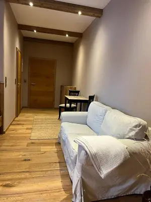 Ein Sitzbereich in der Unterkunft Zimmer in Kirchberg in Tirol