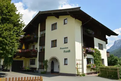 Ein allgemeiner Bergblick oder ein Berglick von der Pension aus