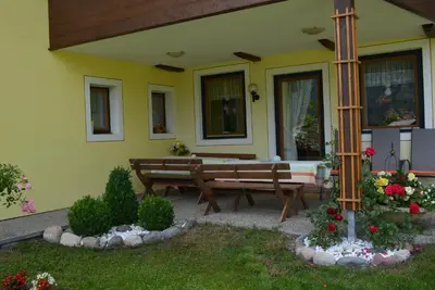 Ein Garten an der Unterkunft Pension Foidl