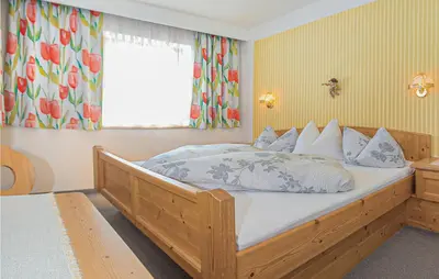 Ein Bett oder Betten in einem Zimmer der Unterkunft Haus Rosenheim Ferienwohnung