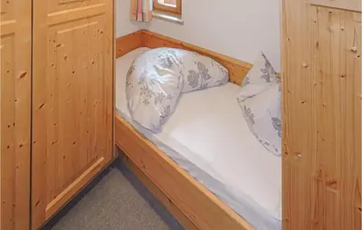 Ein Bett oder Betten in einem Zimmer der Unterkunft Haus Rosenheim Ferienwohnung